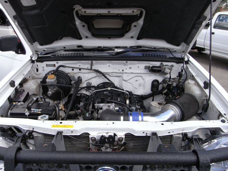 2013 Nissan NP300 / Nissan Patrol photo