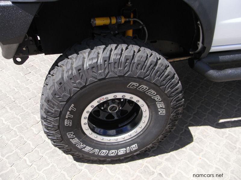 2013 Nissan NP300 / Nissan Patrol photo