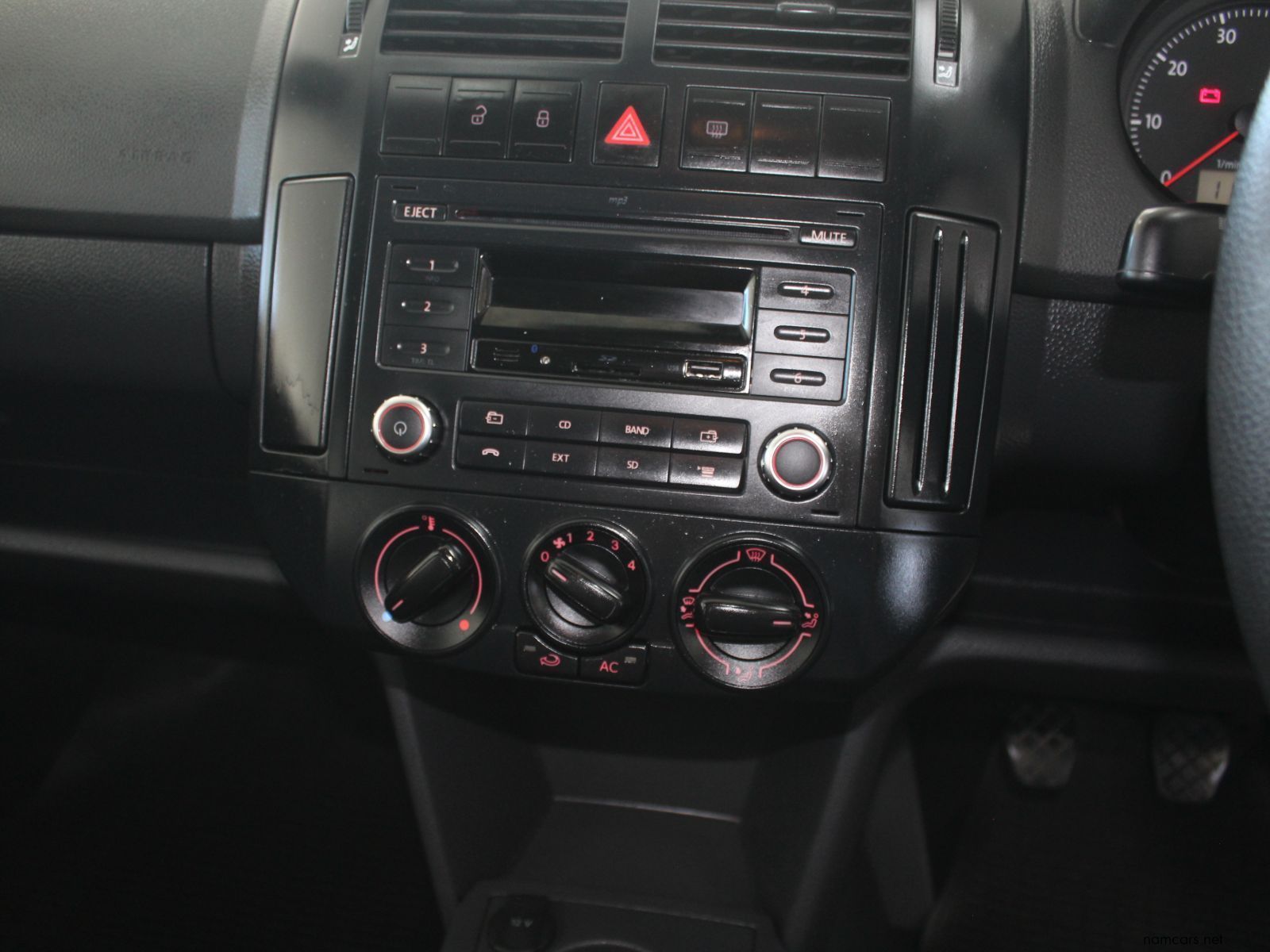 2016 Volkswagen VW Polo Sedan 1.4i photo