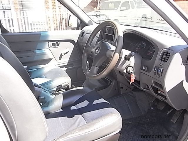 2013 Nissan Patrol-Np300 V8 photo