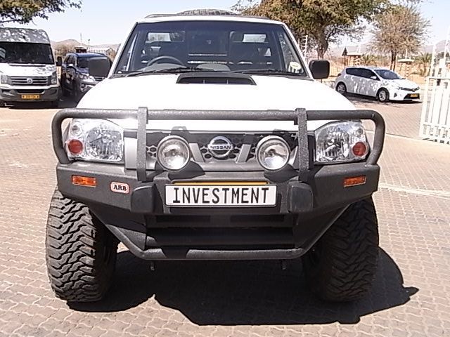 2013 Nissan Patrol-Np300 V8 photo