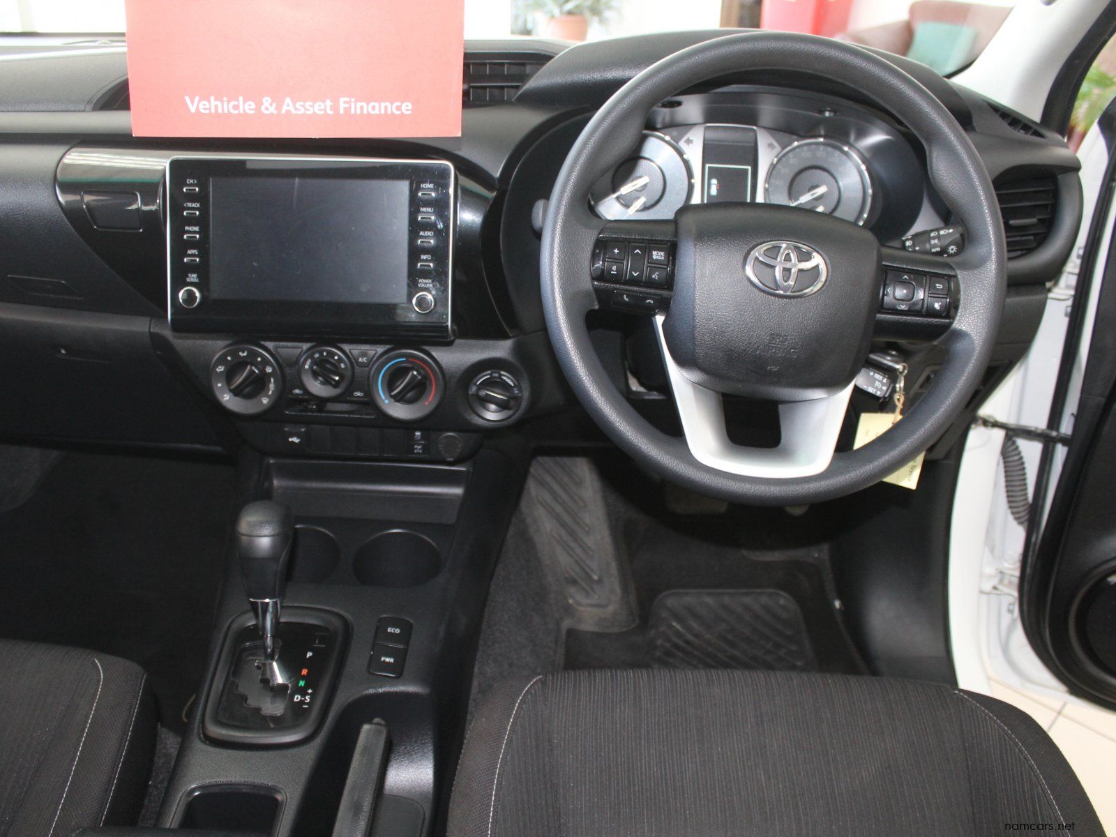2025 Toyota Hilux 2.4 GD6 DC 4x4 photo