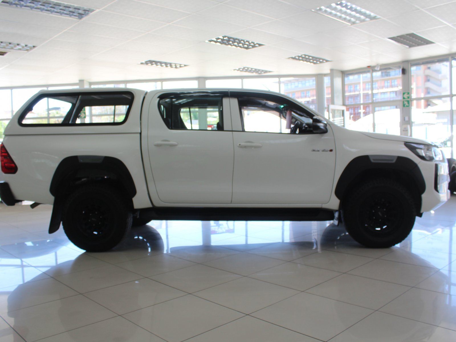2025 Toyota Hilux 2.4 GD6 DC 4x4 photo