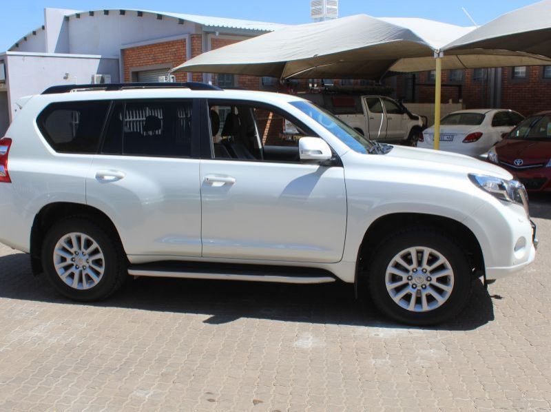 2015 Toyota Toyota Prado 4.0 VX pictures