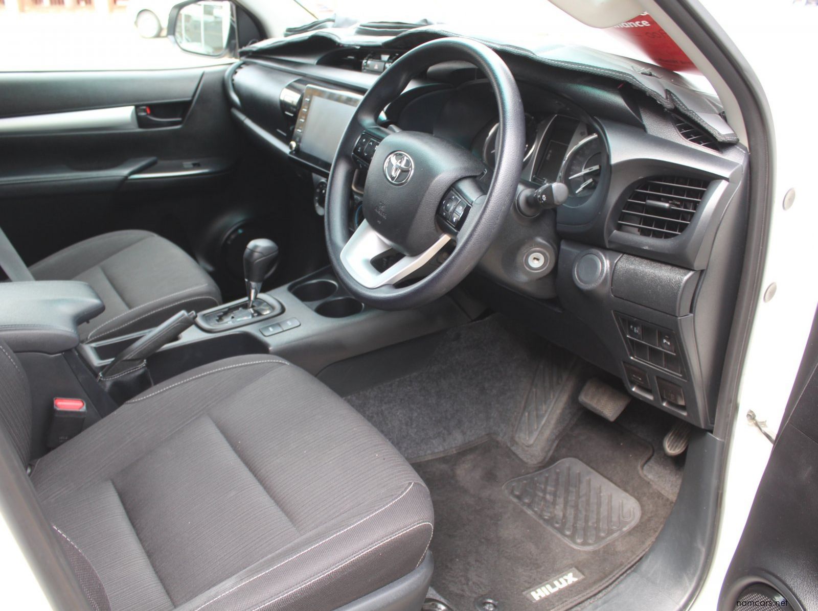 2025 Toyota Hilux 2.4GD6 pictures