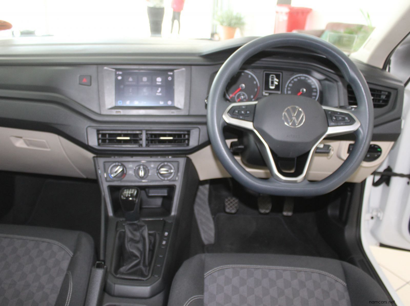 2025 Volkswagen Polo 1.6i sedan pictures