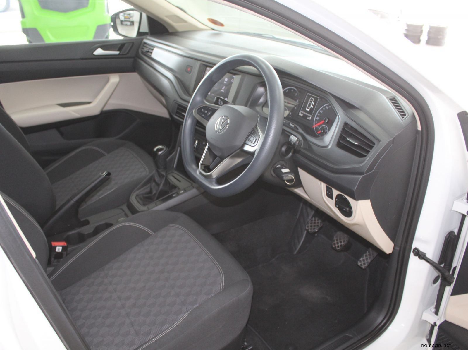 2025 Volkswagen Polo 1.6i sedan pictures