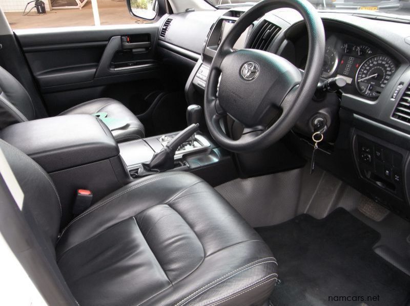 2016 Toyota Land cruiser 200 series pictures