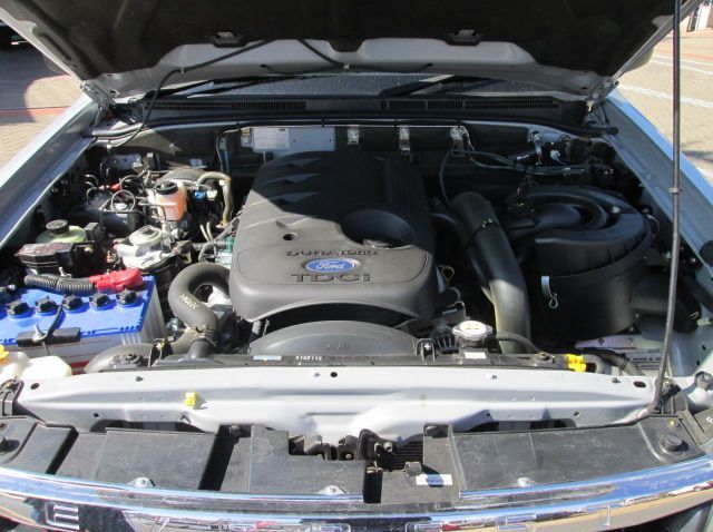 2011 Ford Everest pictures