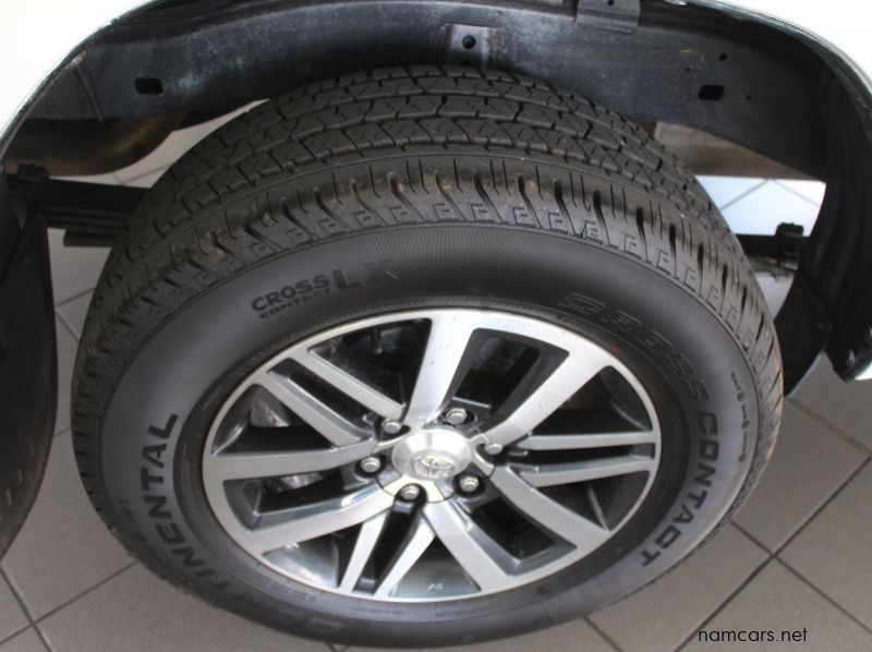 2017 Toyota HILUX 2.8GD6 S/C 4X4 pictures