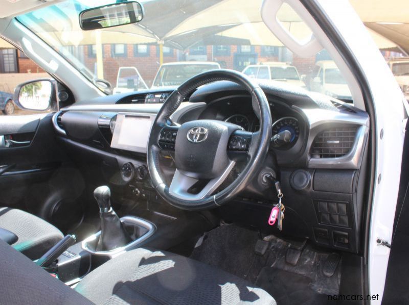 2017 Toyota HILUX 2.8GD6 S/C 4X4 pictures