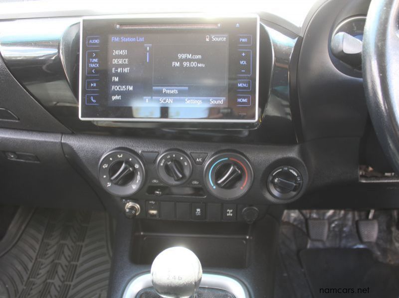 2017 Toyota HILUX 2.8GD6 S/C 4X4 pictures