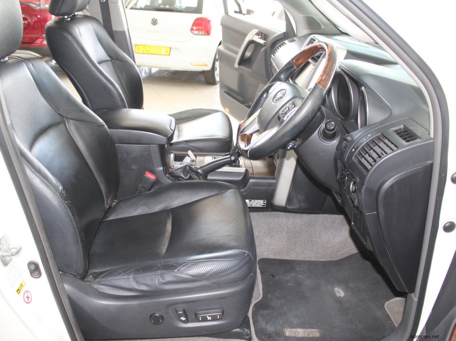 2011 Toyota Prado VX 4.0 pictures