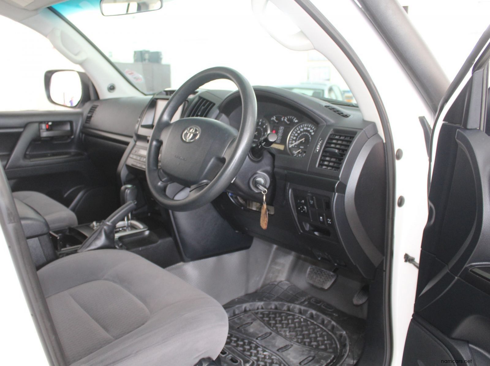 2017 Toyota GX-R 200 Series Land cruiser V8 pictures