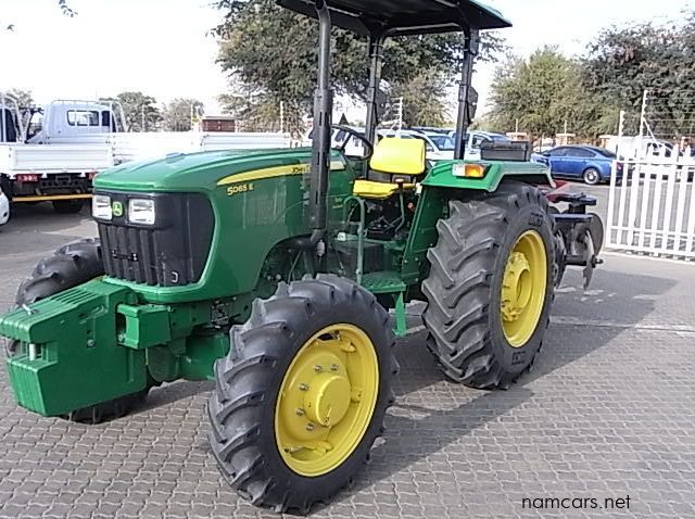 2017 John Deere 5065E 4x4 pictures