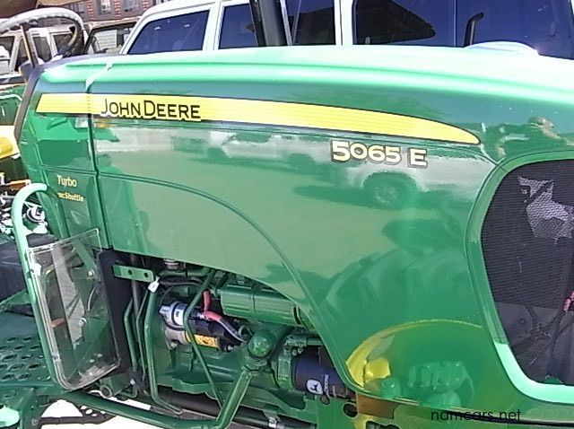 2017 John Deere 5065E 4x4 pictures