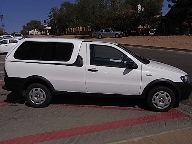 2010 Fiat Strada pictures