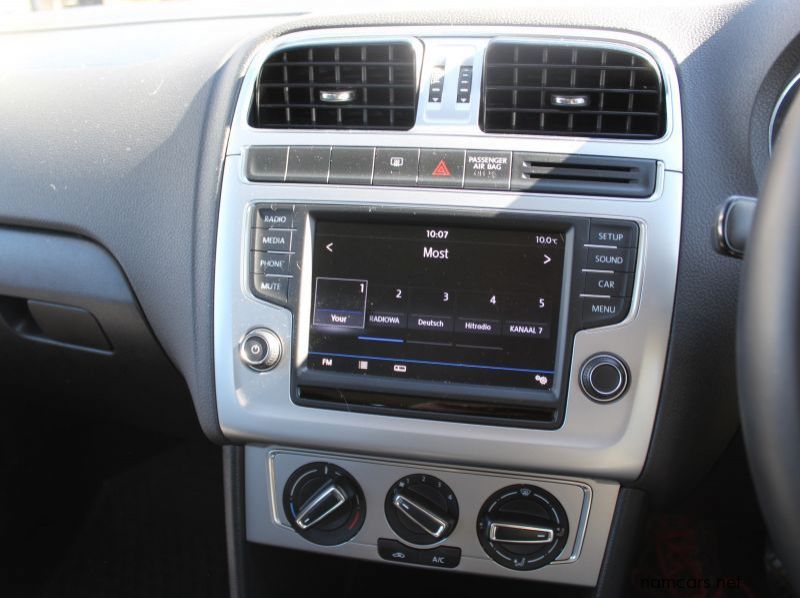 2017 Volkswagen Polo Tsi Hiline DSG pictures