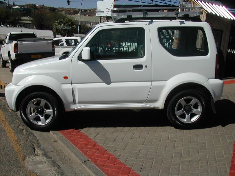 2011 Suzuki Jimny pictures