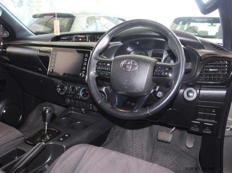 2021 Toyota HILUX 2.8GD6 A/T CLUBCAB 4X4 LEGEND pictures