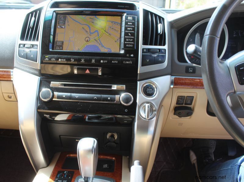 2012 Toyota LANDCRUISER 200SERIES 4.5V8 DIESEL VX pictures