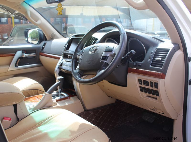 2012 Toyota LANDCRUISER 200SERIES 4.5V8 DIESEL VX pictures