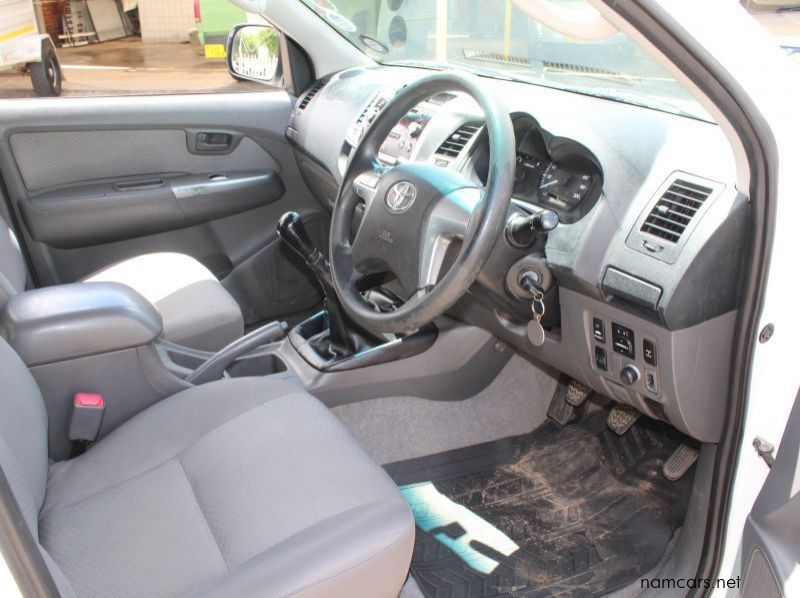 2014 Toyota HILUX 2.5D4D D/C 4X4 SRX pictures