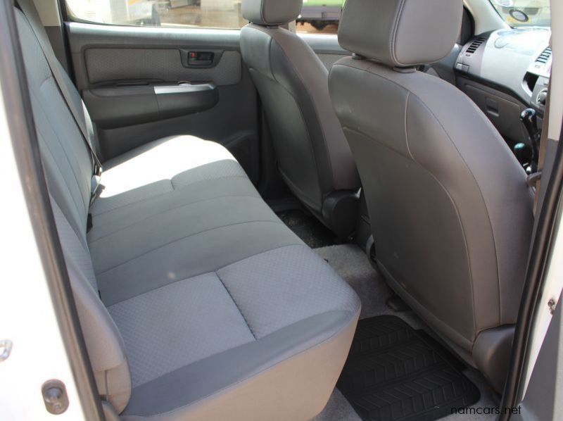 2014 Toyota HILUX 2.5D4D D/C 4X4 SRX pictures