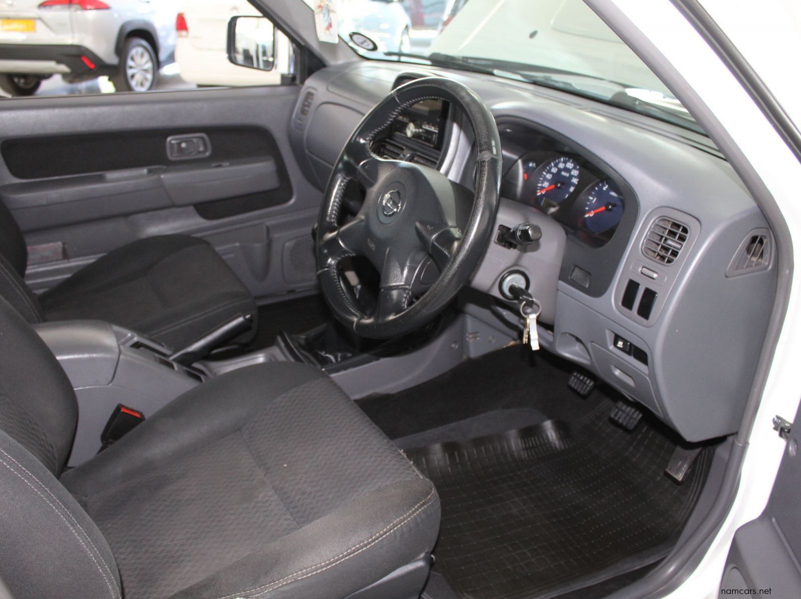 2018 Nissan NP300 2.5 TDI D cab 4x4 pictures