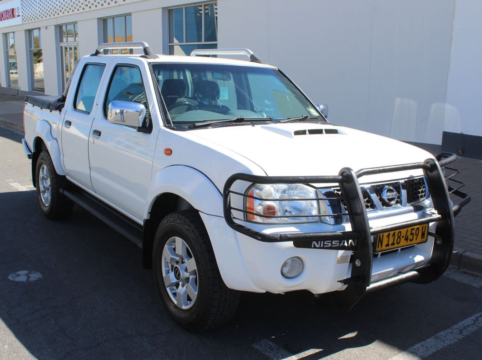 2018 Nissan NP300 2.5 TDI D cab 4x4 pictures