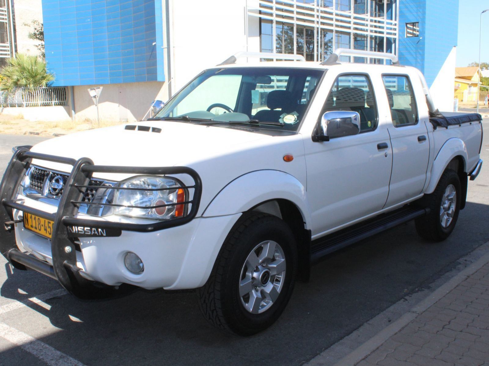 2018 Nissan NP300 2.5 TDI D cab 4x4 pictures