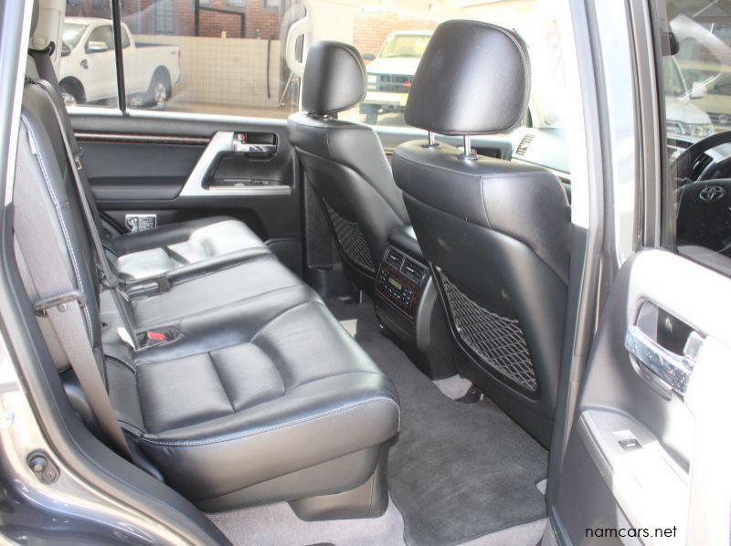 2015 Toyota 200 Series 4.5 D4D pictures