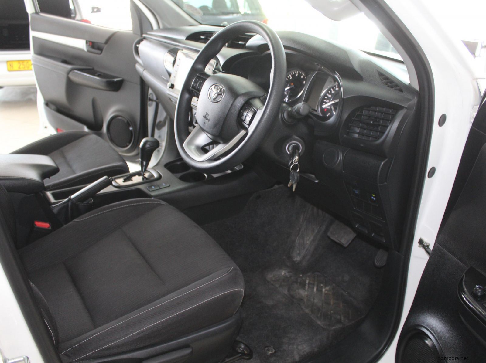 2025 Toyota Hilux 2.4GD6 pictures