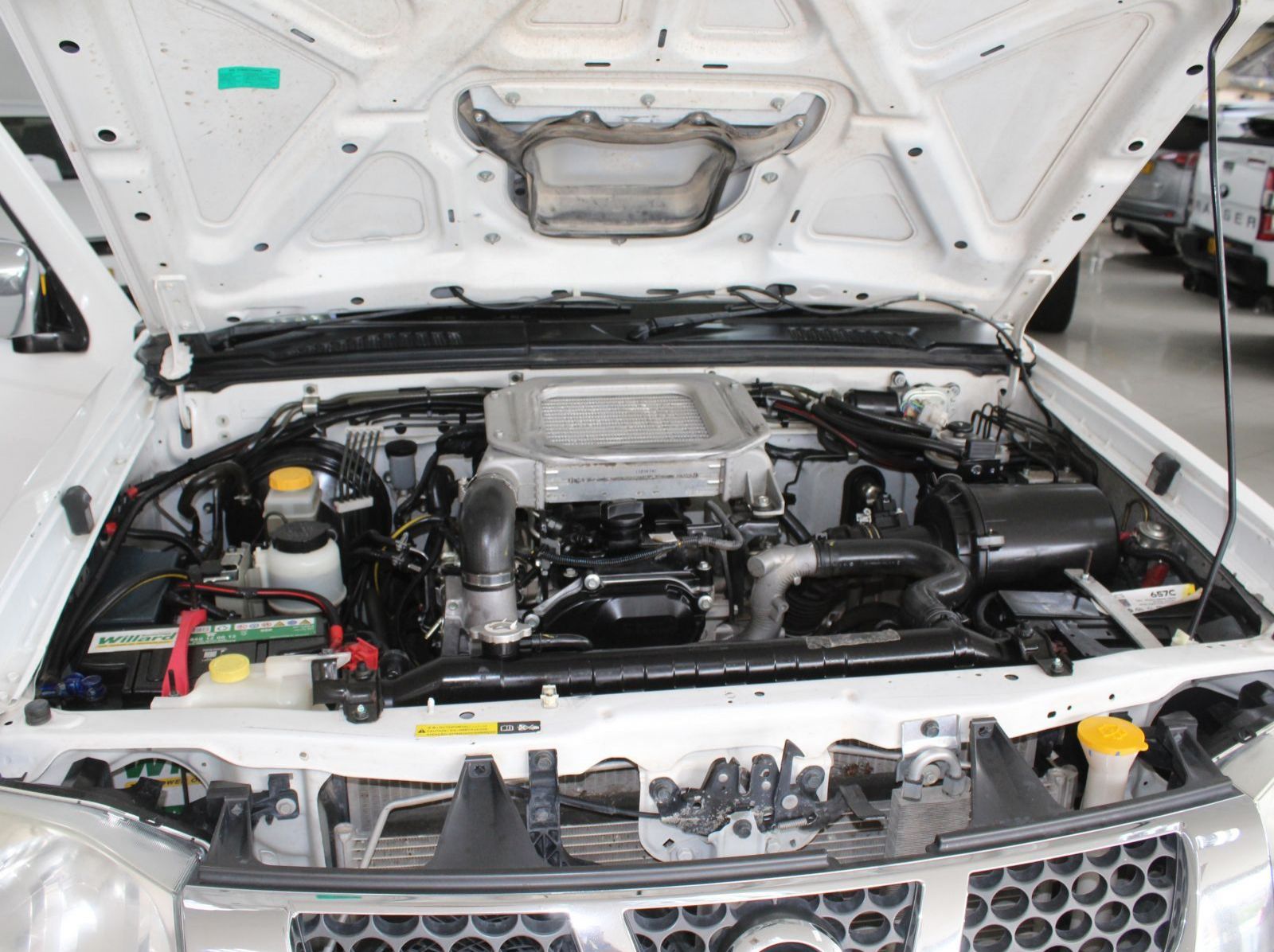 2020 Nissan Nissan NP300 D cab 2.5 TDI 4x4 pictures