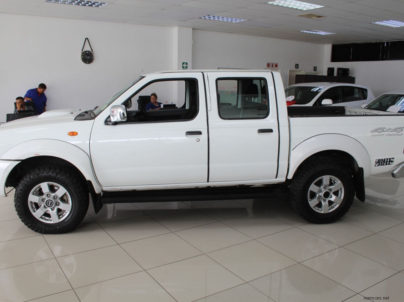 2020 Nissan Nissan NP300 D cab 2.5 TDI 4x4 pictures