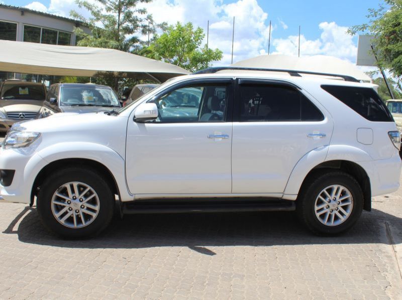 2013 Toyota FORTUNER 3.0 D4D 4X4 MANUAL pictures