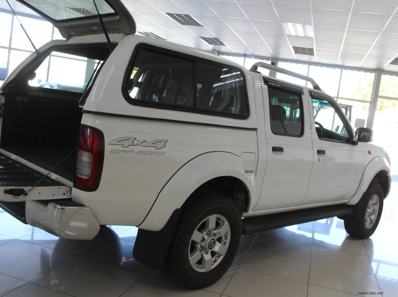 2020 Nissan Nissan Np300 pictures