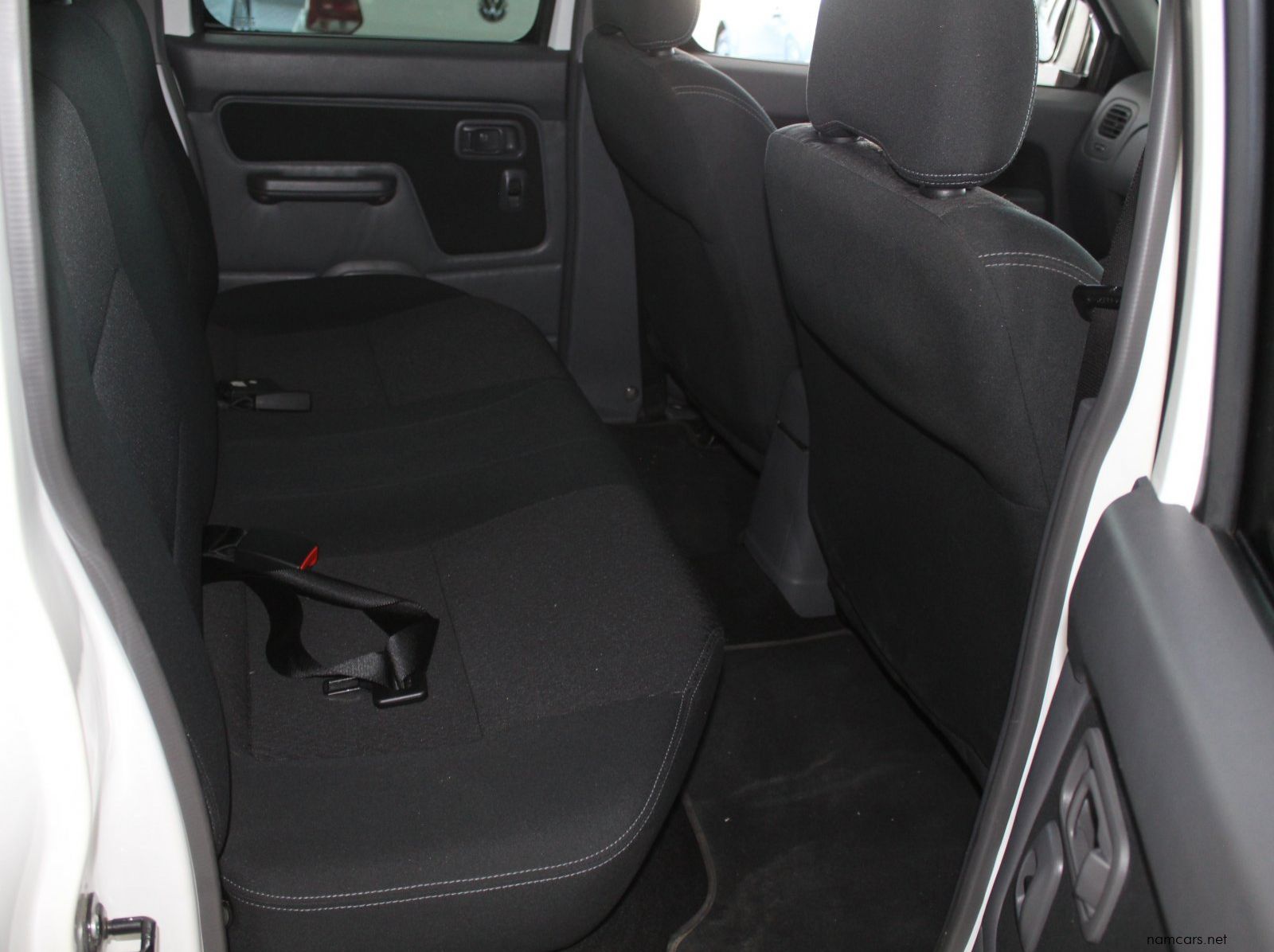 2020 Nissan Nissan Np300 pictures
