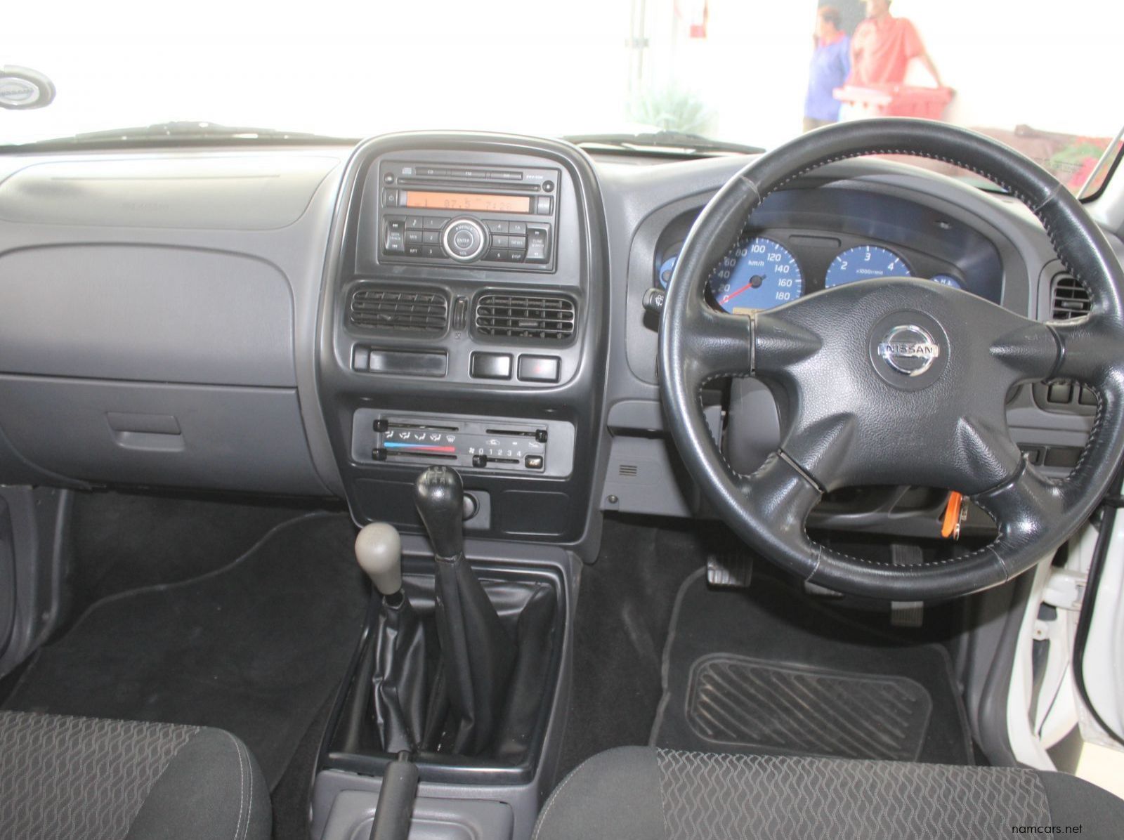 2020 Nissan Nissan Np300 2.5 TDI pictures