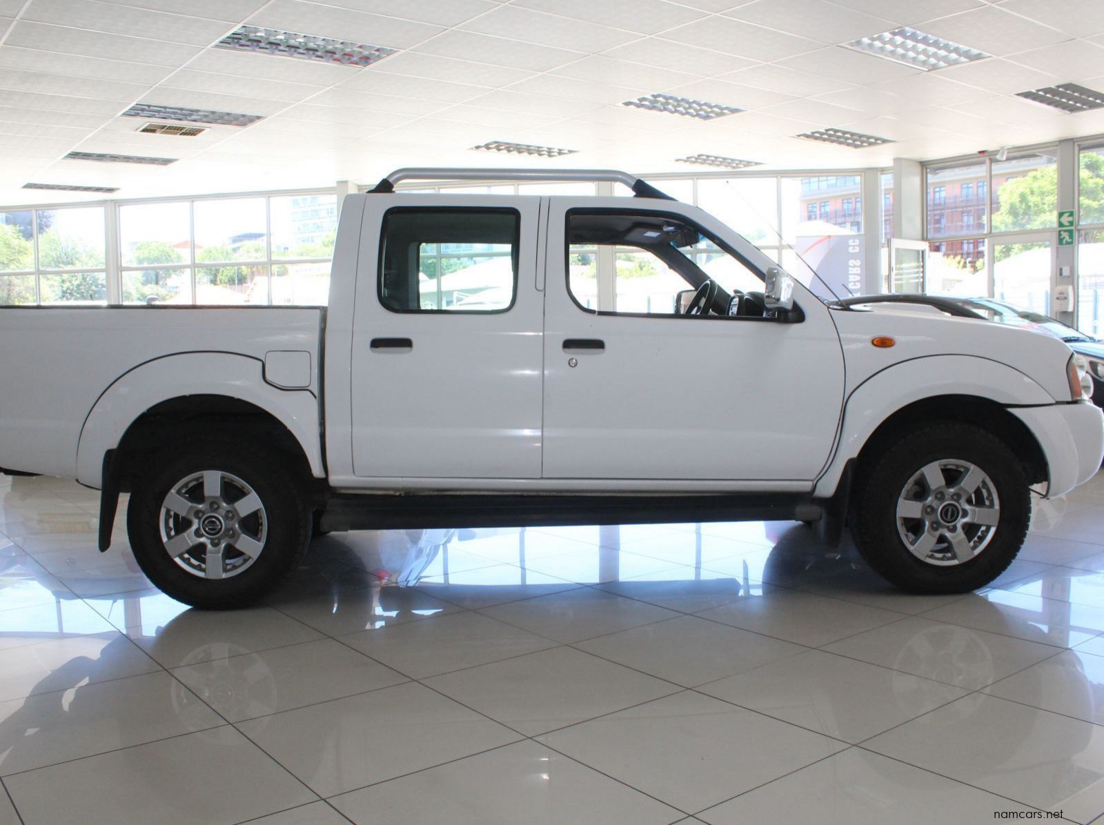 2020 Nissan Nissan Np300 2.5 TDI pictures