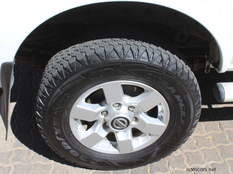 2016 Nissan Np300 4x4 D cab 2.5 TDI pictures