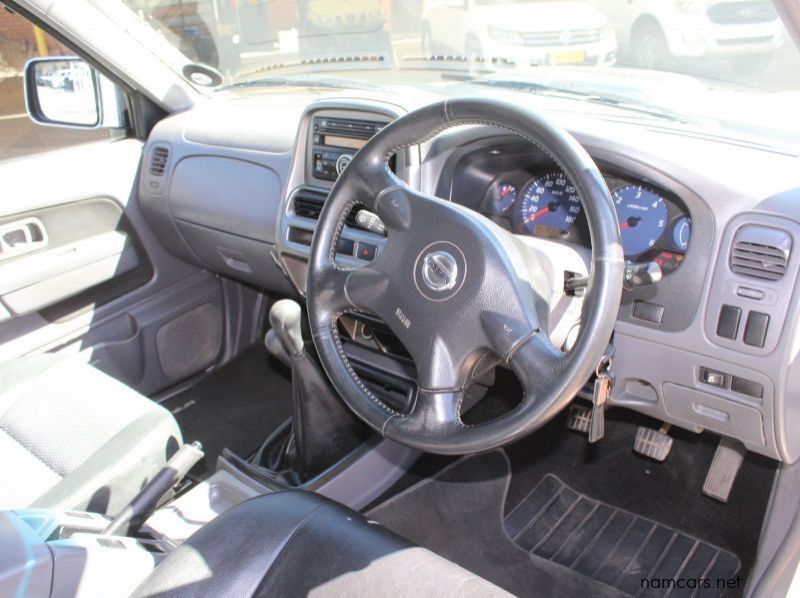 2016 Nissan Np300 4x4 D cab 2.5 TDI pictures