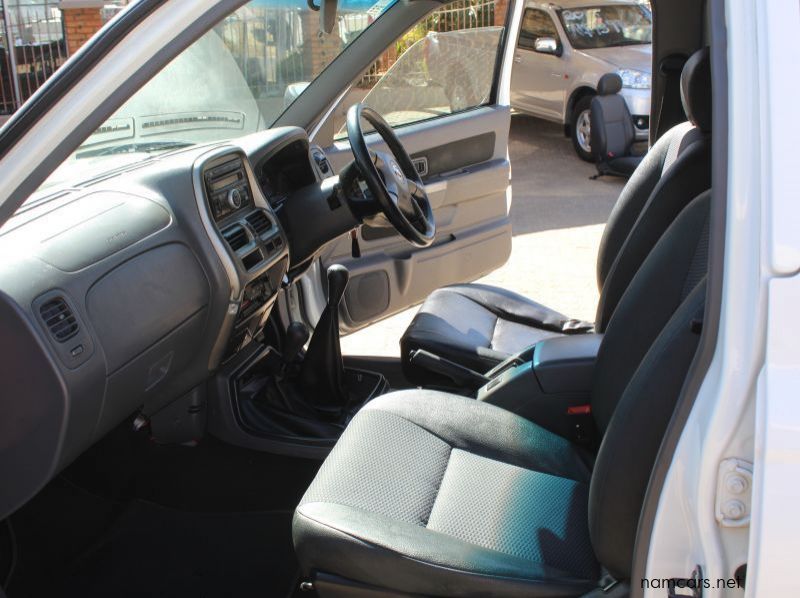 2016 Nissan Np300 4x4 D cab 2.5 TDI pictures