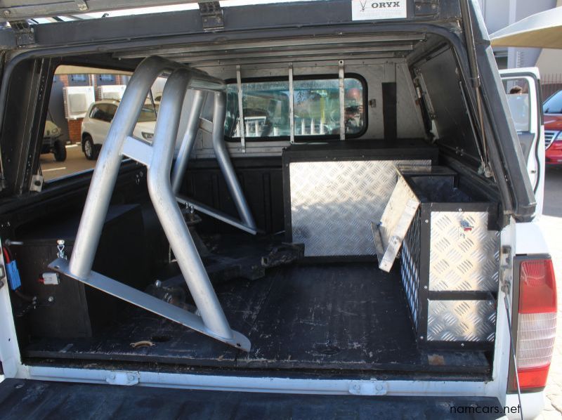 2016 Nissan Np300 4x4 D cab 2.5 TDI pictures