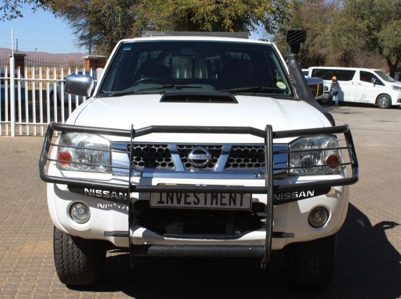 2016 Nissan Np300 4x4 D cab 2.5 TDI pictures