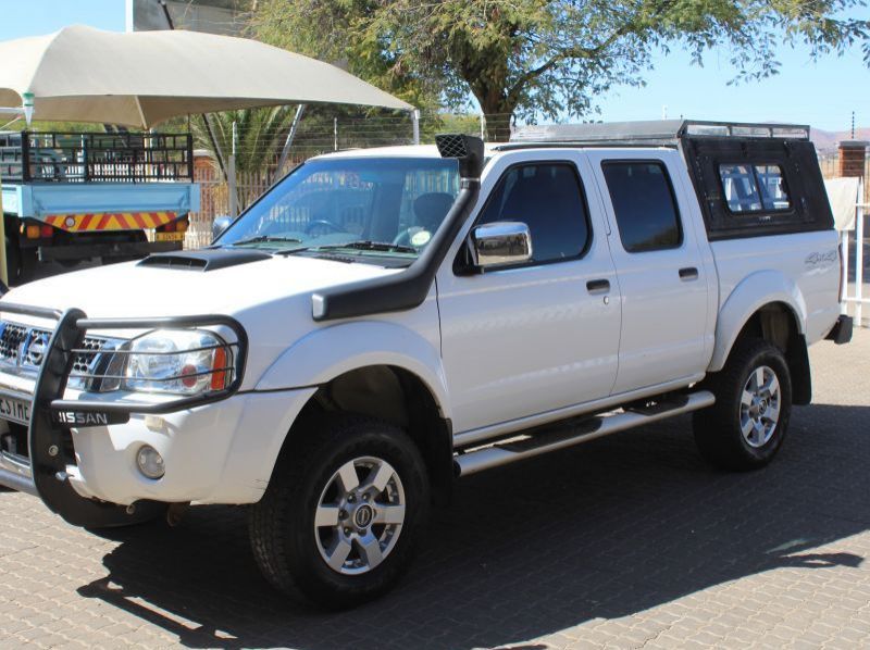 2016 Nissan Np300 4x4 D cab 2.5 TDI pictures