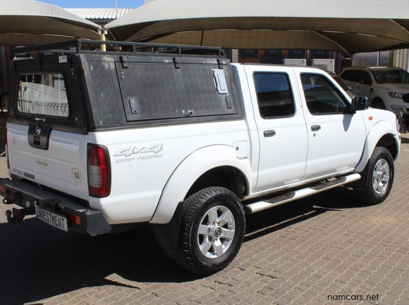 2016 Nissan Np300 4x4 D cab 2.5 TDI pictures