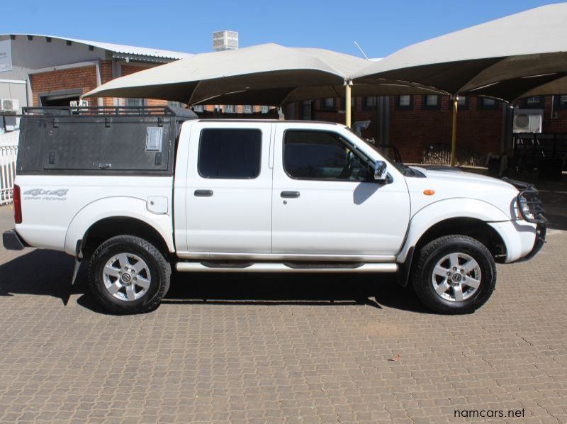 2016 Nissan Np300 4x4 D cab 2.5 TDI pictures