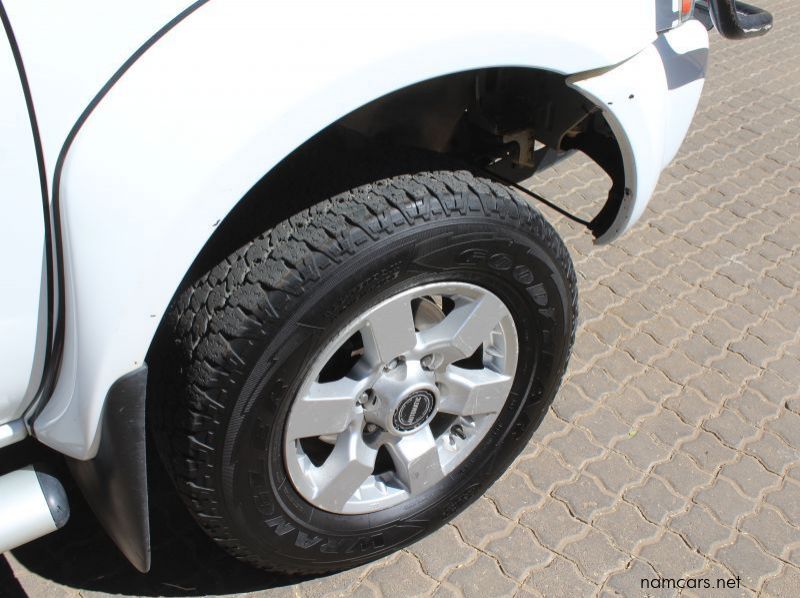 2016 Nissan Np300 4x4 D cab 2.5 TDI pictures