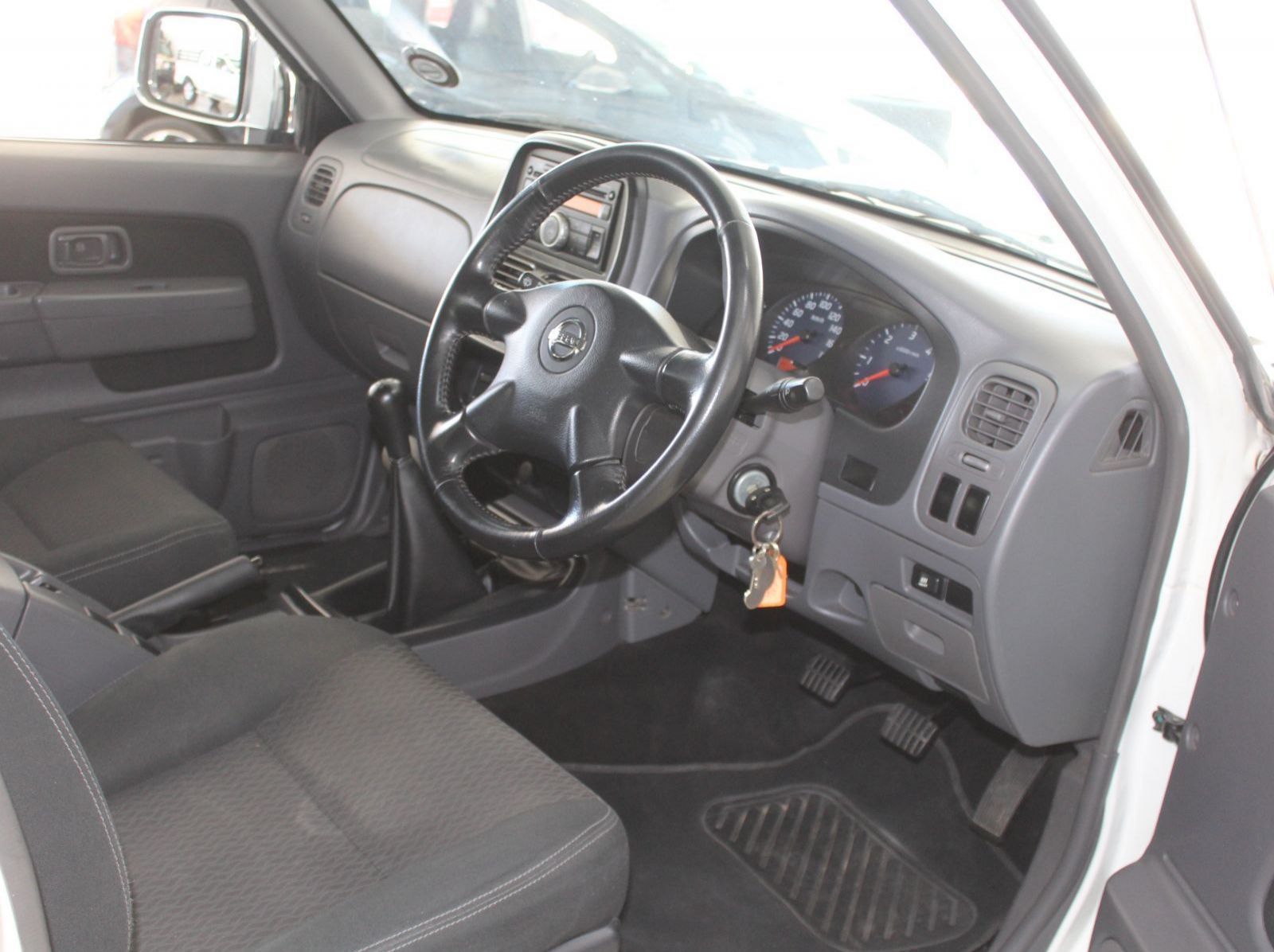 2020 Nissan Nissan Np300 2.5 TDI pictures